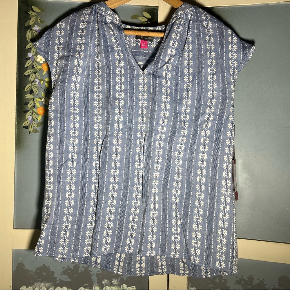 VINCE CAMUTO Breezy Casual Cotton Top. Mandarin collar, V neck, high-low hem.